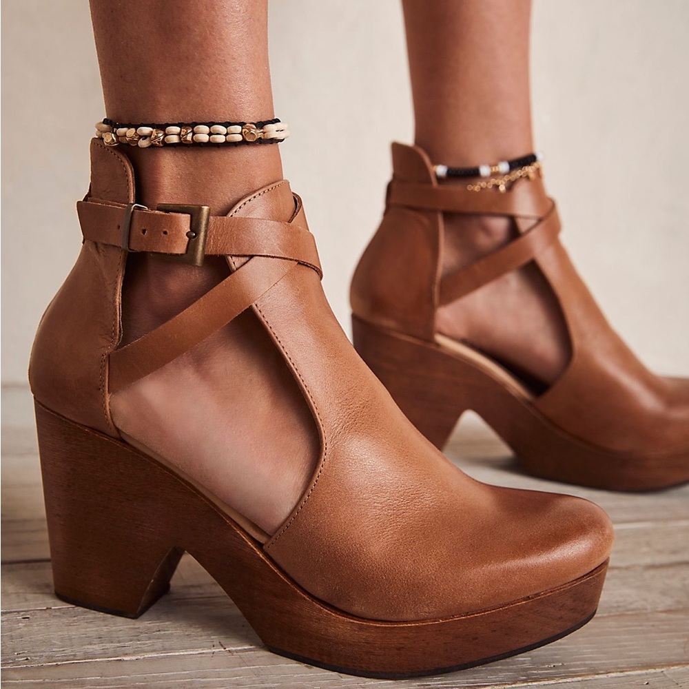 Free People Cedar Clog in Tan Size 36.5 = US 6.5 New in Box